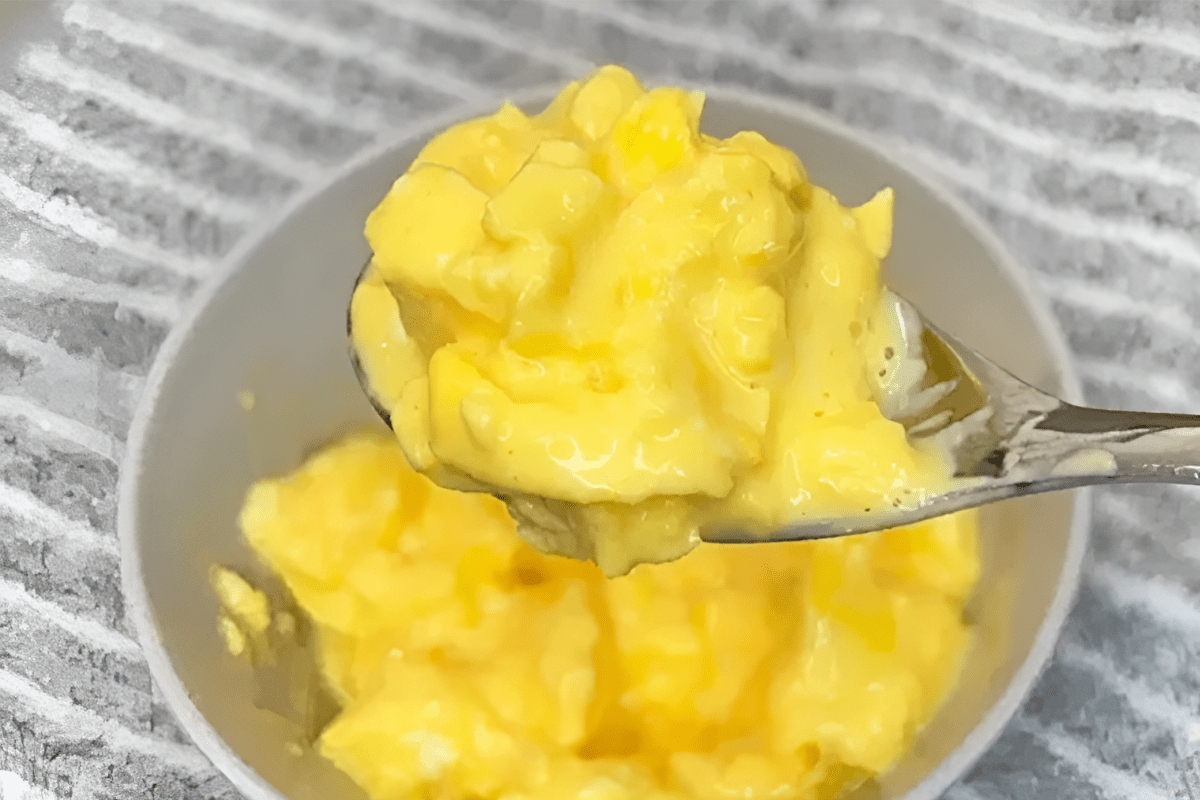 "에그스크램블에 이 가루 넣으세요" 소금 안 넣어도 너무 맛있어서 놀랍네요.